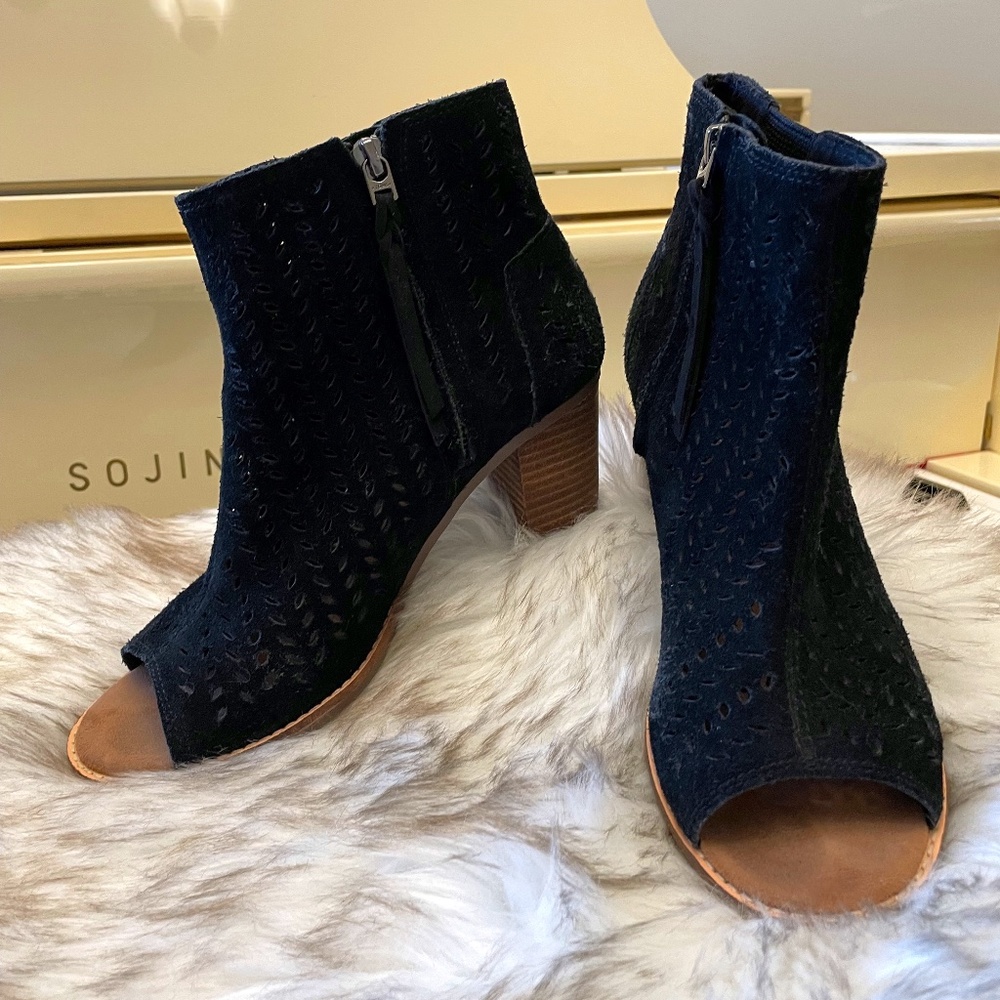 Toms open toe booties 8W